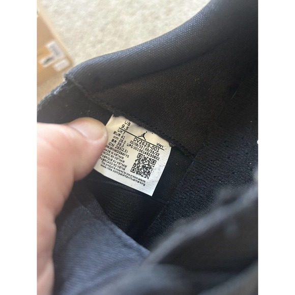 Women's Nike Air Jordan 11 CMFT Low Black Metallic Silver DV2629-001 sz 9.5 - Picture 5 of 5